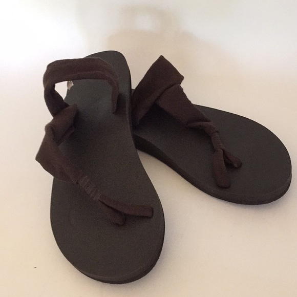 sanuk yoga slippers